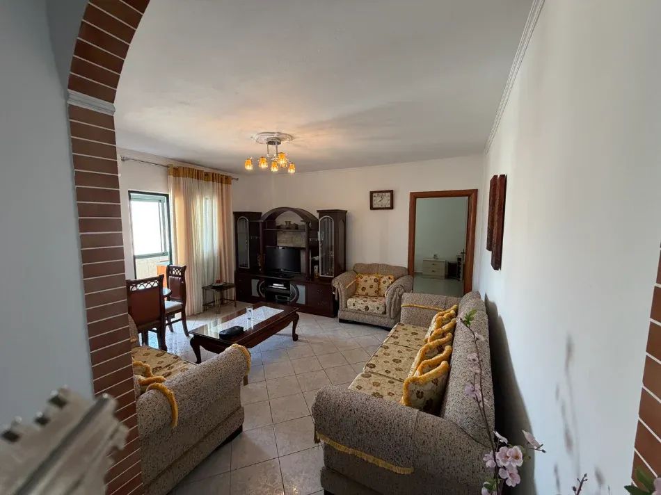 Banesë / Apartament me qera në Qendër, Durrës — 1+1, 100 m²