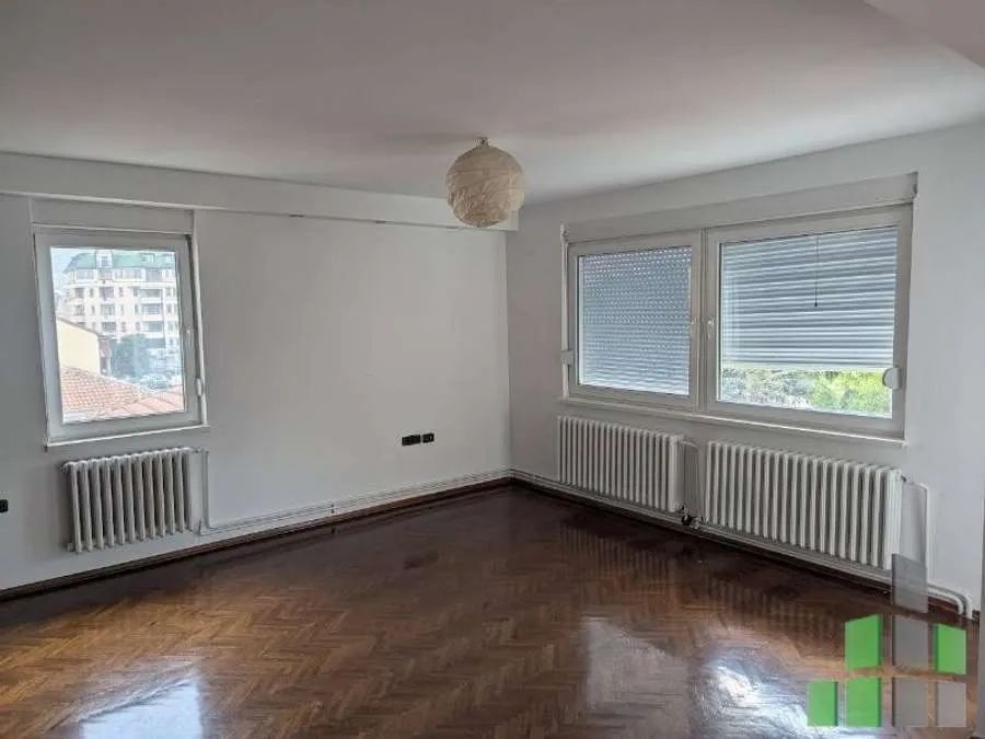 Zyrë me qera në Shkup — 4+1, 105 m²