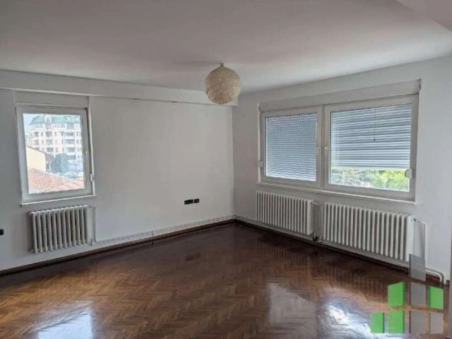 Zyrë me qera në Shkup — 4+1, 105 m²