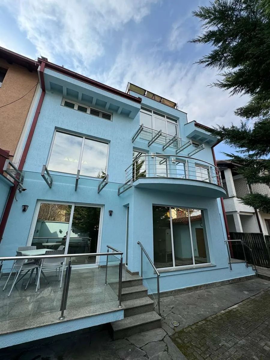 Shtëpi në shitje në Shkup — 6+1, 420 m²