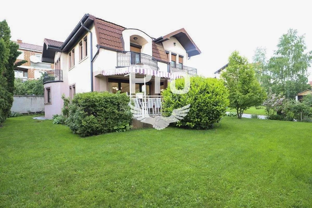 Shtëpi me qera në Prishtinë — 6+1, 380 m²