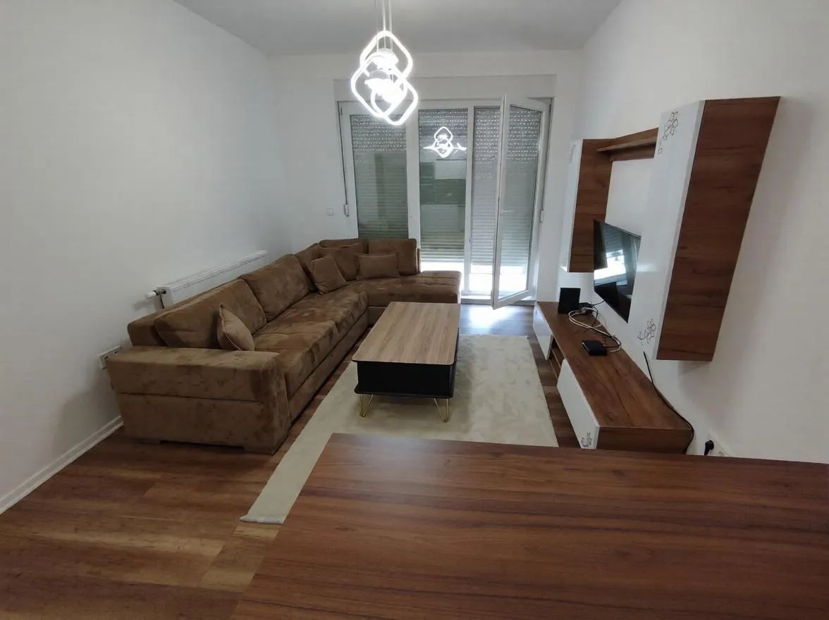 Banesë / Apartament me qera në Bregu i Diellit, Prishtinë — 3+1, 90 m²
