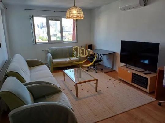 Banesë / Apartament me qera në Prishtinë — 4+1, 90 m²